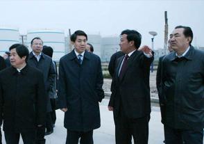 2010年4月10日，时任中国气象局党组书记、局长郑国光视察GA黄金甲。