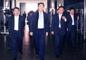 2013年3月19日，时任淮安市委书记、现任江苏省政协副主席姚晓东在时任市委常委、县委书记董平的陪同下视察GA黄金甲。